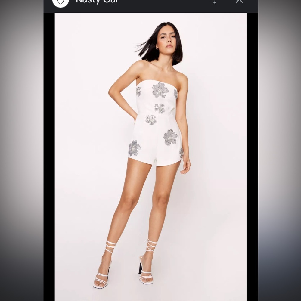 Nasty Gal Flower Sequin Tailored White Romper with Silver Sequin Details, sz. 8